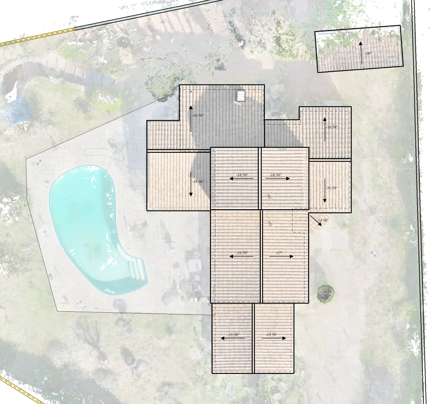 Plan de toiture par drone avec le sens d'écoulement et la pente de chaque pan