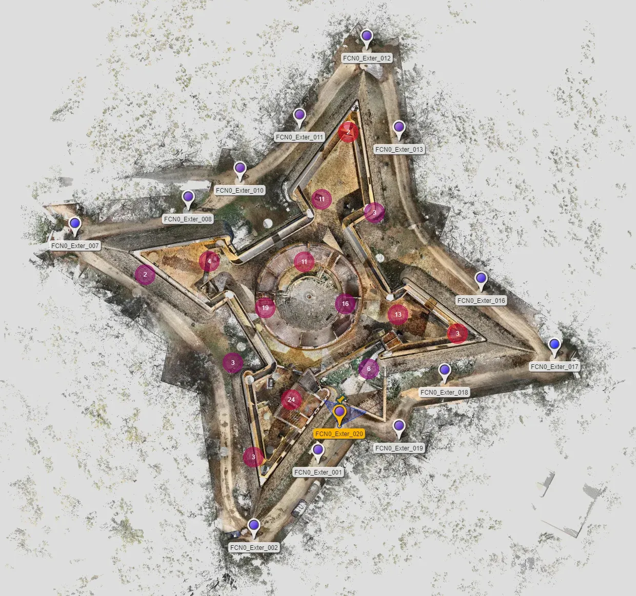 Plan interactif d'une visite virtuelle d'un fort, avec les points d'intérêt répartis sur le site